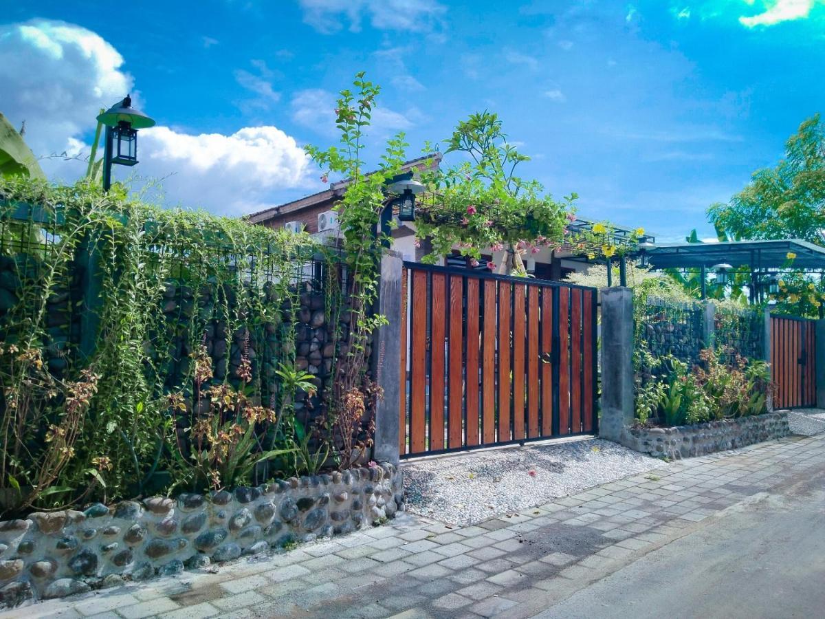 Inn House Homestay Dadapan 외부 사진